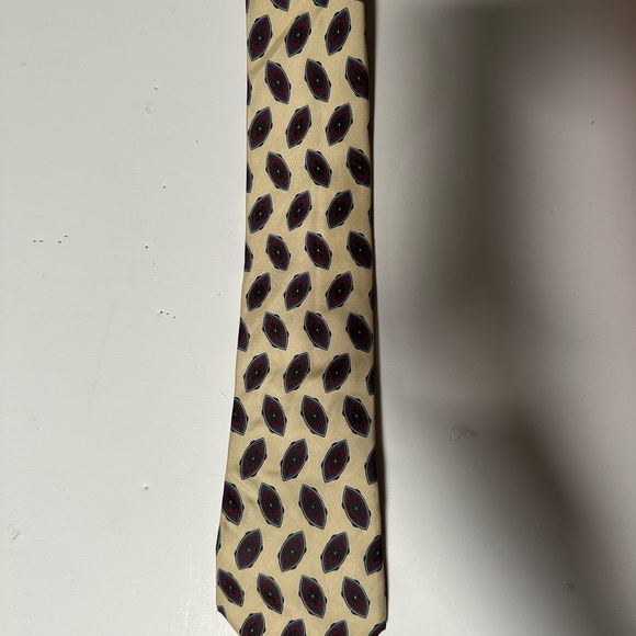 EUC 6 Men’s Ties. All 100% silk. Assorted Brands. Excellent Condition. - Picture 4 of 10